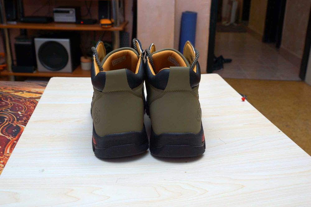 Продавам мъжки боти FLYLAND-кожа