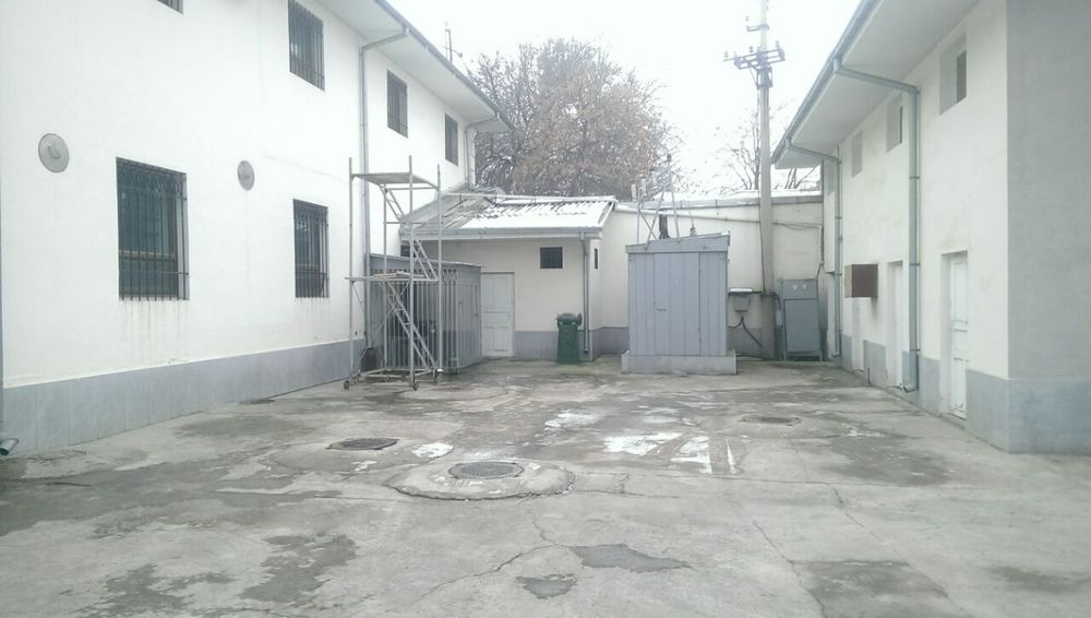 Продается производственное помещения  15 соток с зданием