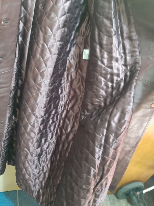 Trenci de piele.