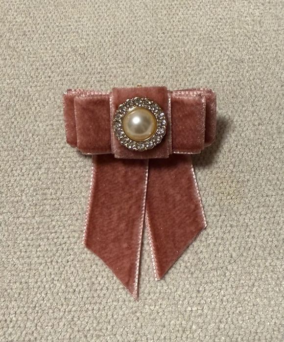 Елегантни брошки