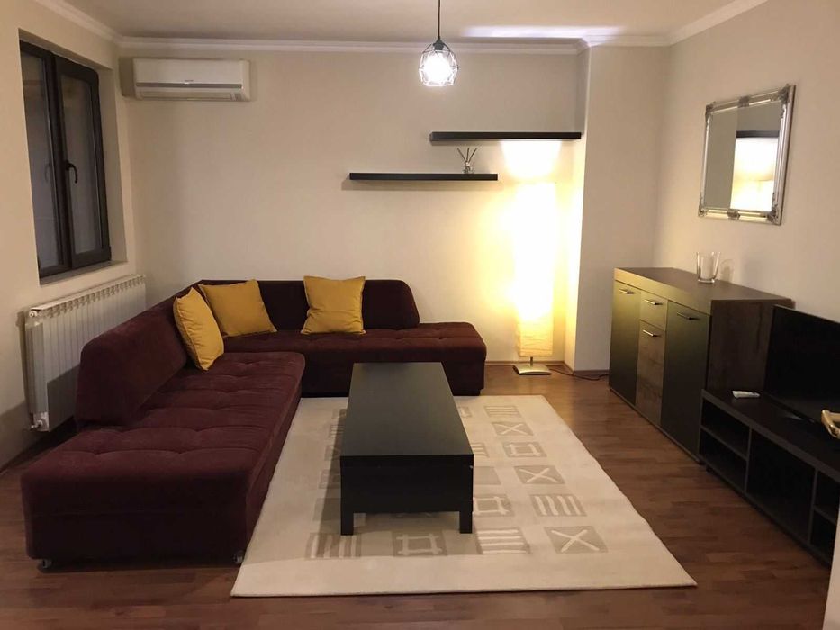 Тристаен апартамент във Въстанически