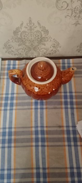 Продам 3 чайника фарфор высота 20см объем 2 литр воды  новый