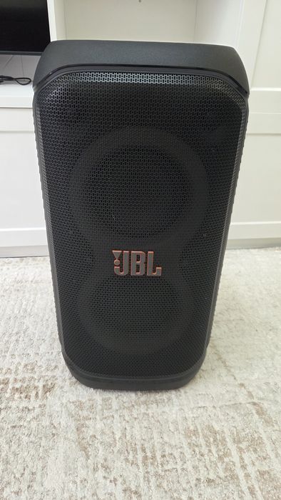 JBL partybox 320 с микрофонами