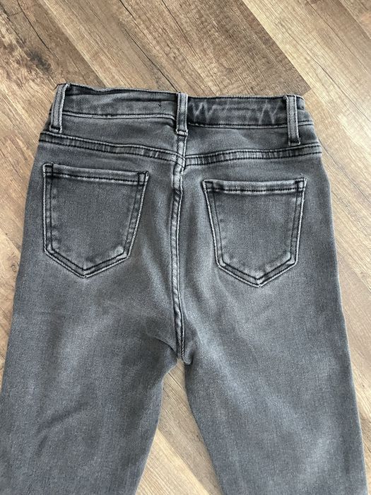 Еластични дънки с висока талия