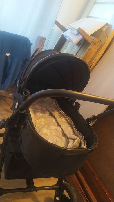Срочно продам коляску