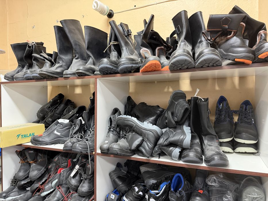 Продаю спец одежду