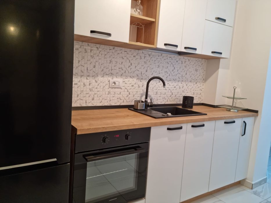 Închiriez garsoniera