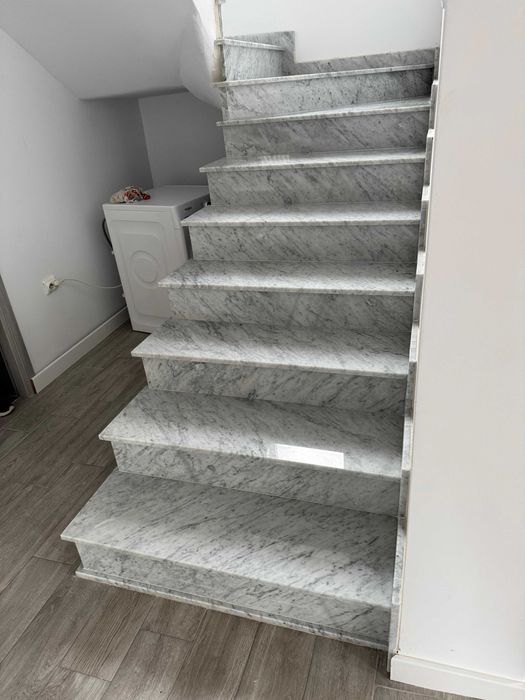 Marmura carrara pentru scari interioare