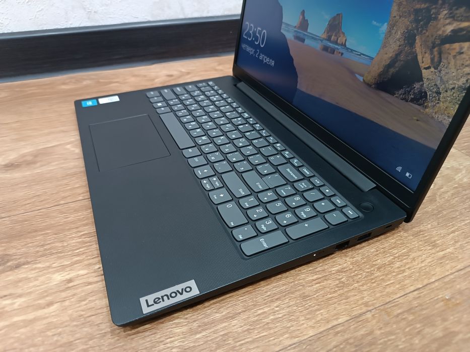 Ноутбук LENOVO V15 Win 10 Pro.