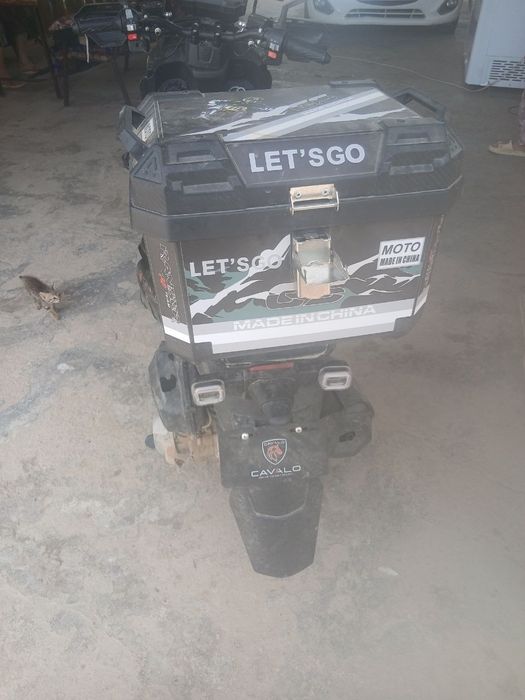 Tank sukutir benzenda qora rang yangi