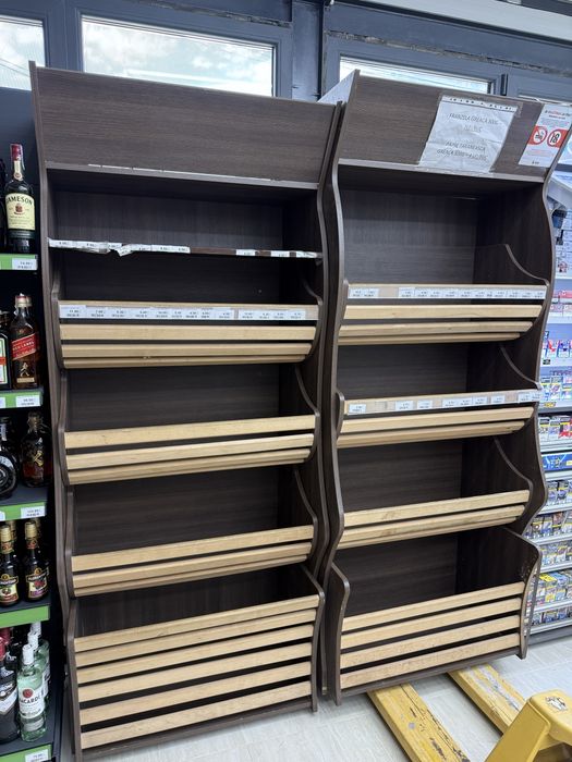 Vand 2 rafturi produse panificatie!