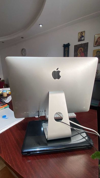 iMac 21.5” Late 2015 – stare foarte bună – funcționează perfect