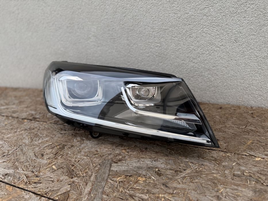 Far dreapta VW Touareg 7P Facelift 2016-2017-2018 Xenon + LED Original