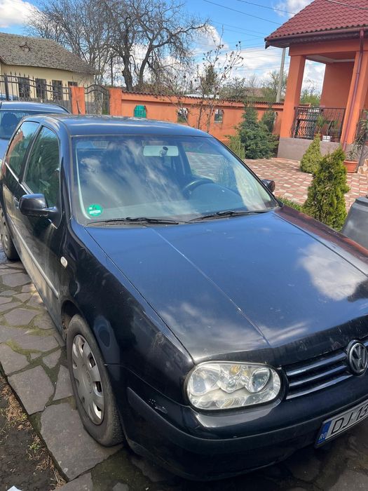 Vând Golf 4, 2 uși,geamuri electrice, ac funcțional