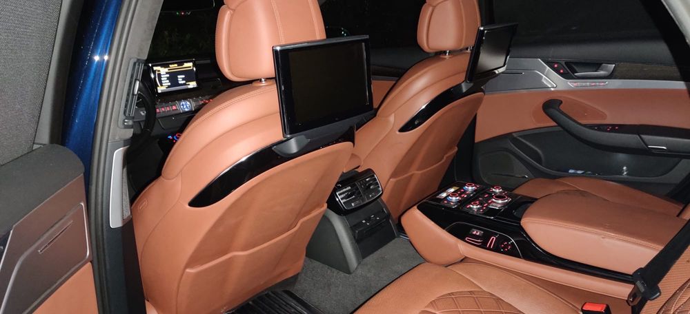 Audi A8L.        .