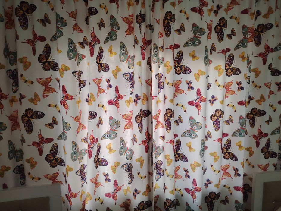 Шторы продам. Светлые