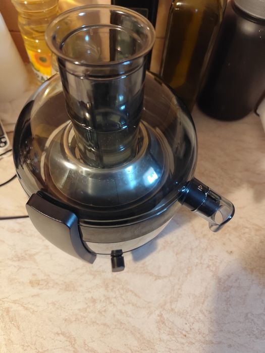 Продавам сокоистисквачка PHILIPS
СОКОИЗСТИСКВАЧКА PHILIPS HR1832/02