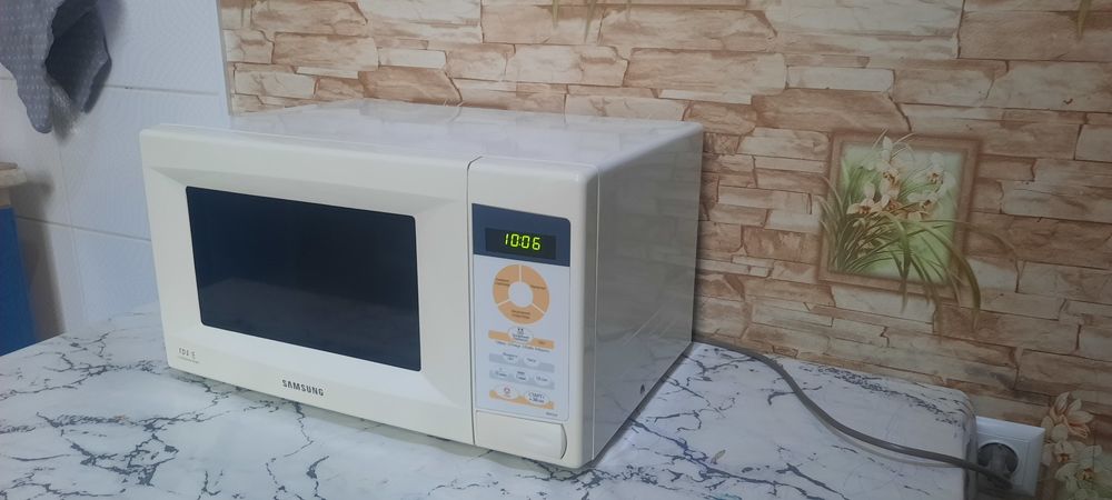 Продаётся микровольновка Samsung.