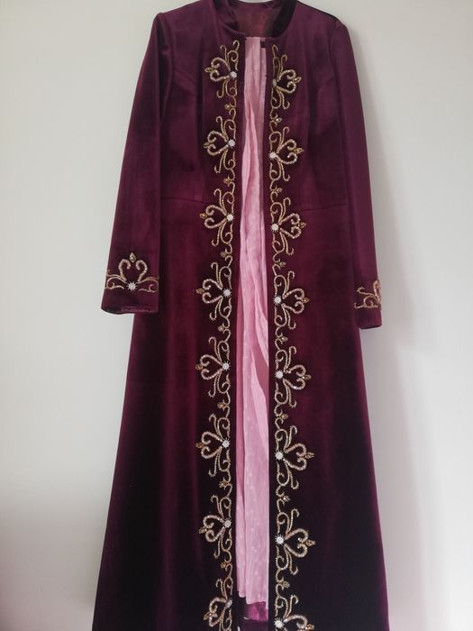 Бешпент бордовый