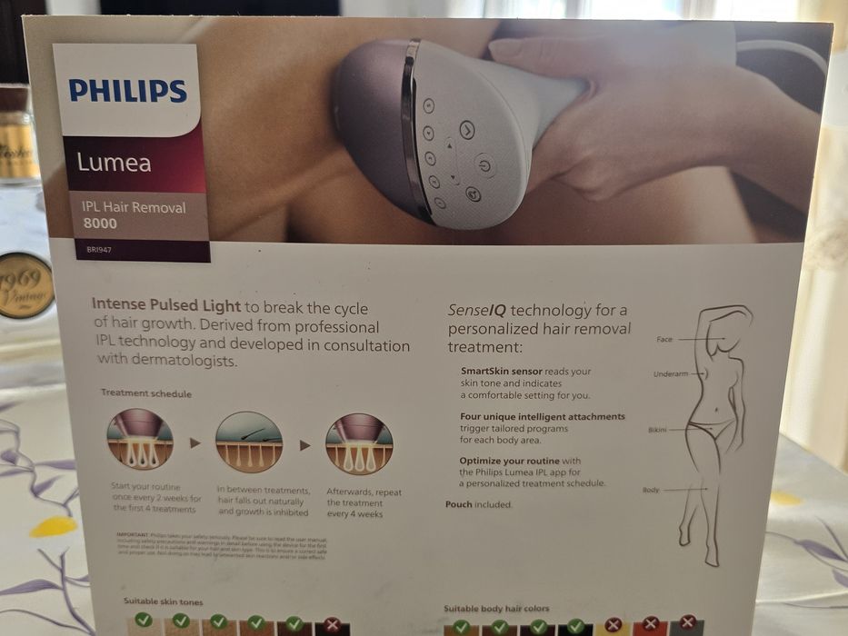 Фотоепилатор Philips Lumea 8000 + подарък чантичка за съхранение