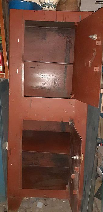 Продам сейф огнестойкий высокий