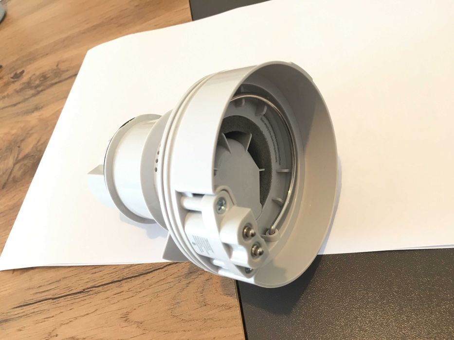 Вертикална, безжична прахосмукачка Xiaomi Mi Vacuum Cleaner Light.