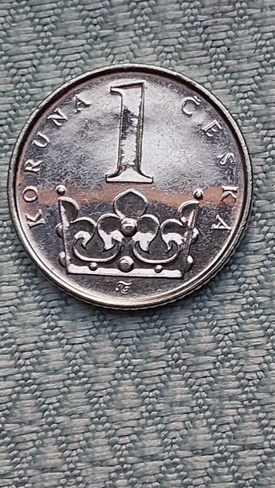 Продам значки и монеты