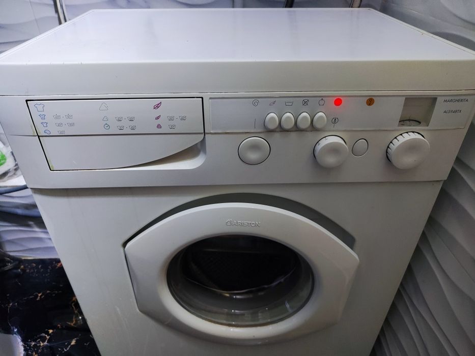 Продам стиральную машину Ariston