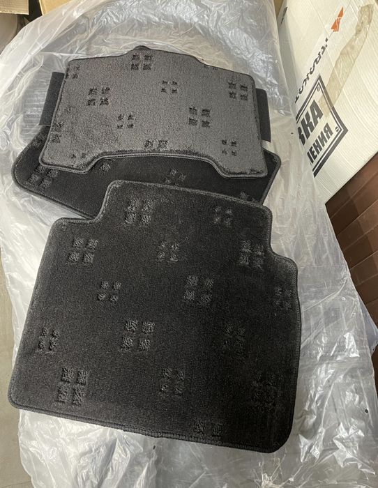 Продам ворсовые полики от камри 70