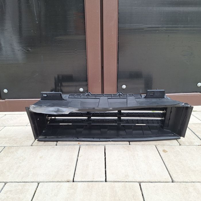 Bara fata bara spate capota spate dacia logan