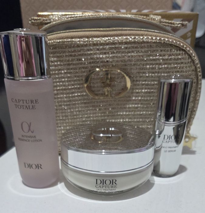 Dior capture totale limited edition сет с несесер Нов