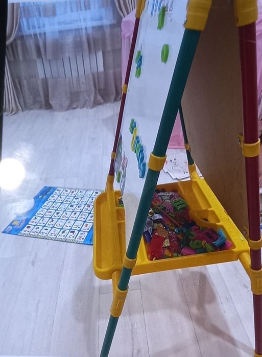 Продам мольберт и азбуку