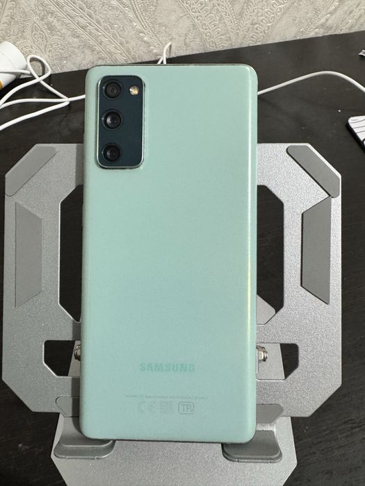 Продам самсунг S20 FE