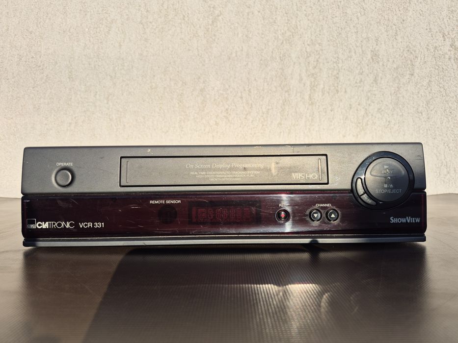 Vând video casette recorder marca CLATRONIC model VCR-331