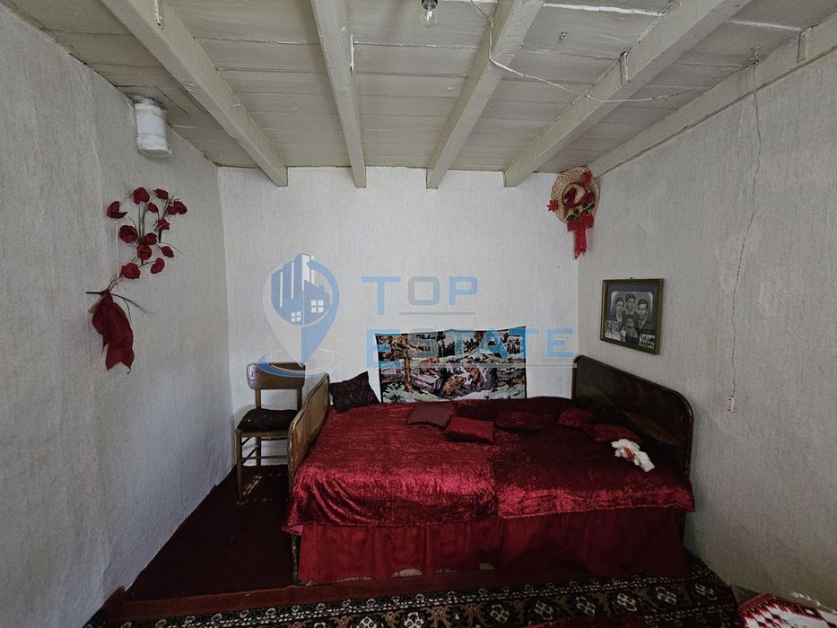 Тухлена здрава къща с кладенец в село Долна Липница