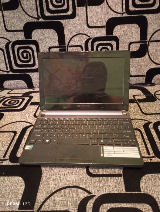 Vând laptop pakard bell