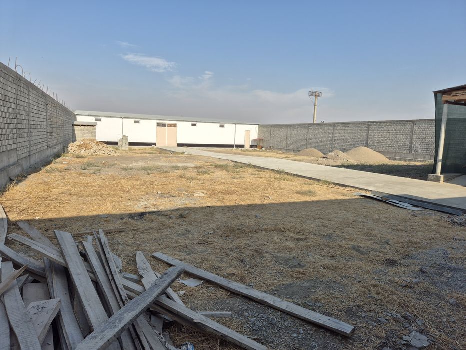 Sirdaryo shaharda 20 sothli tayor bino sotiladi