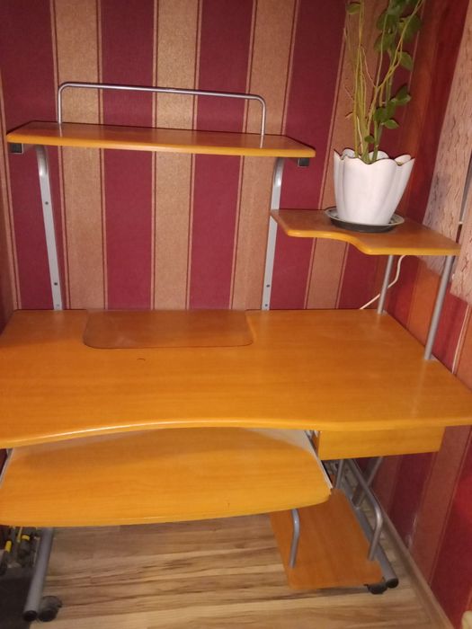 Продам комод и компьютерный стол