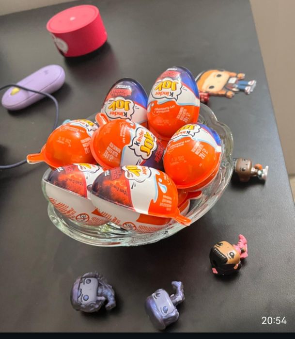 Продаю киндер Джой очень странные дела