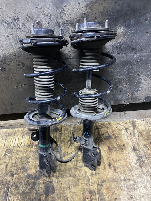 Передние стойки Авенсис Версо