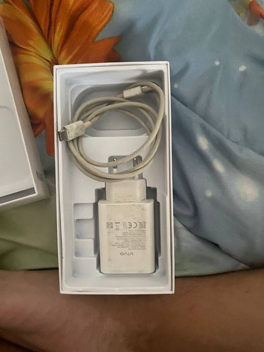 Продам телефон vivo Y03