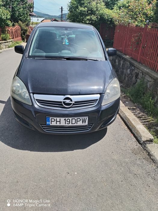 Vând Opel Zafira B din 2011