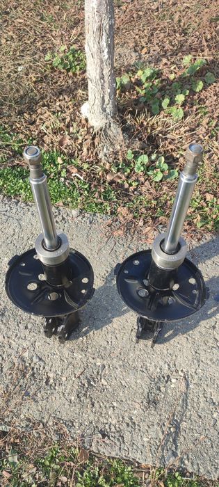 Передние амортизаторы карина е