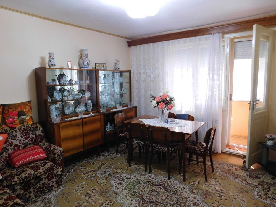 vand apart. 3 camere decomandat,et.1,central,negociabil !