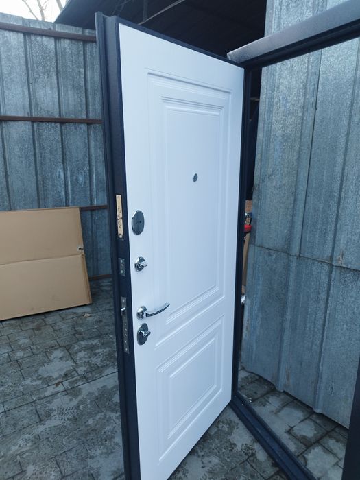 Входная металлическая дверь