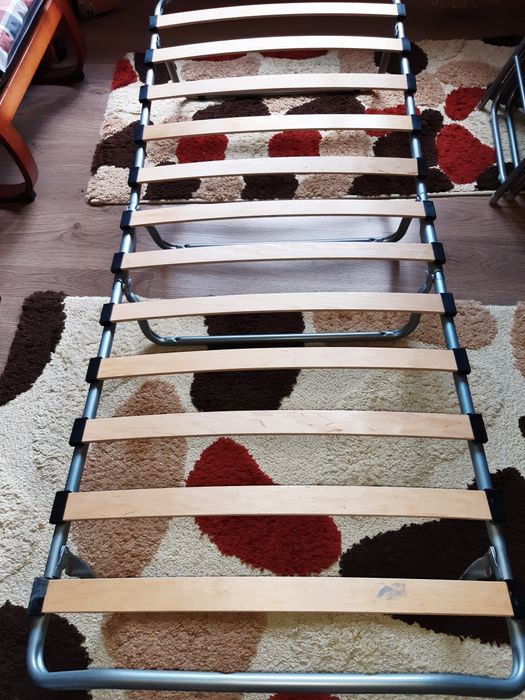 Pat extensibil cu saltea din burete