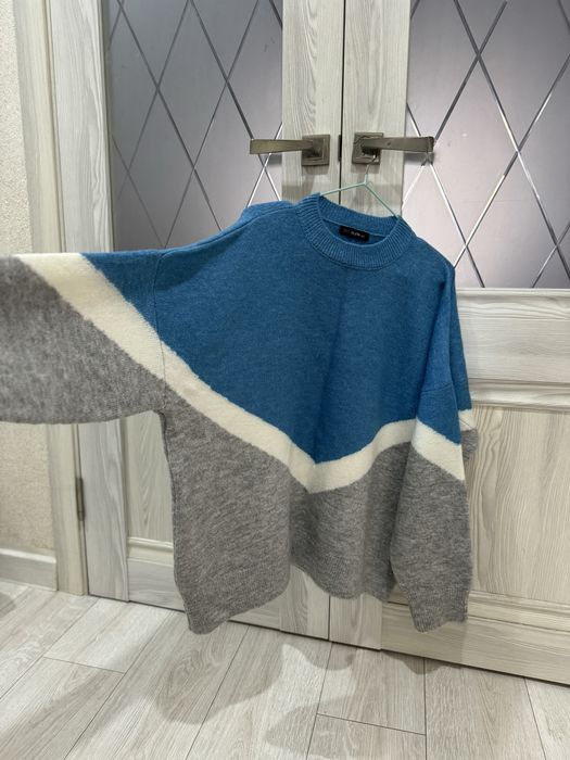 Продам женский свитер