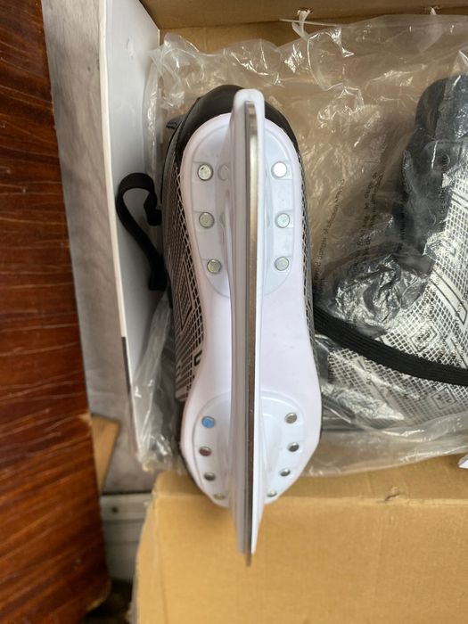 Продам коньки ATEMI DRIFT 2.0
Размер:41