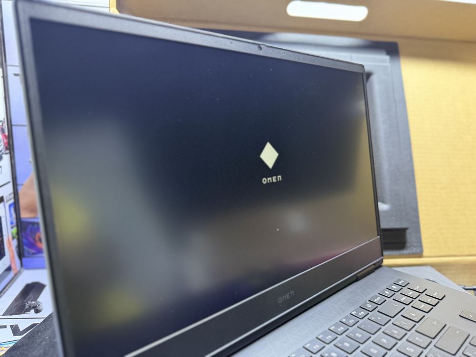 Laptop HP Omen I5-13420H / RTX 4050 / 32GB RAm