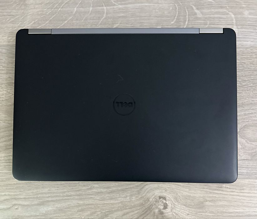 Vând Dell Latitude E5270 – Super Mic & Ușor (doar 1.5 kg) i5 8GB